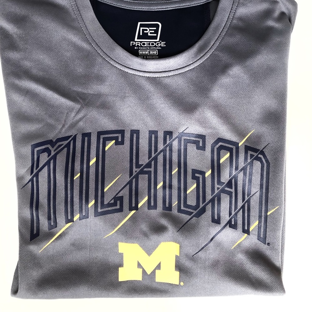 SALE 🥳NWT Men’s Michigan Shirt